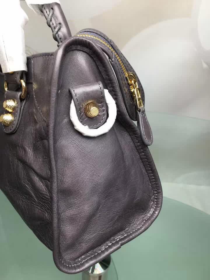 BALENCIAG巴黎世家 義大利進口 原版油蠟頭層牛皮 香皮小銀釘 時尚百搭 手提肩背斜挎包  BL1579